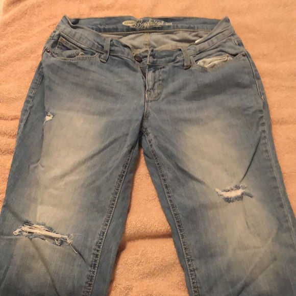 Old navy distressed capris - Picture 2 of 3